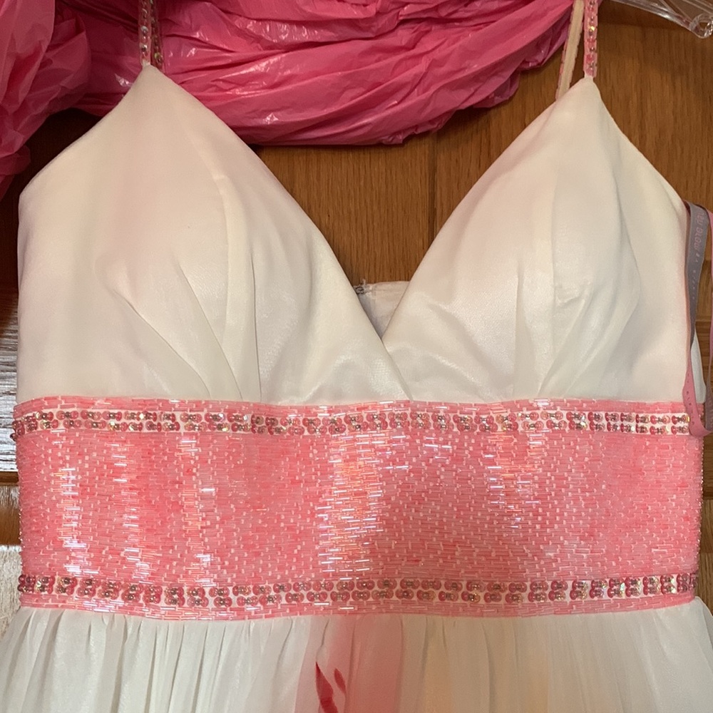 Prom dress - Picture 2 of 4